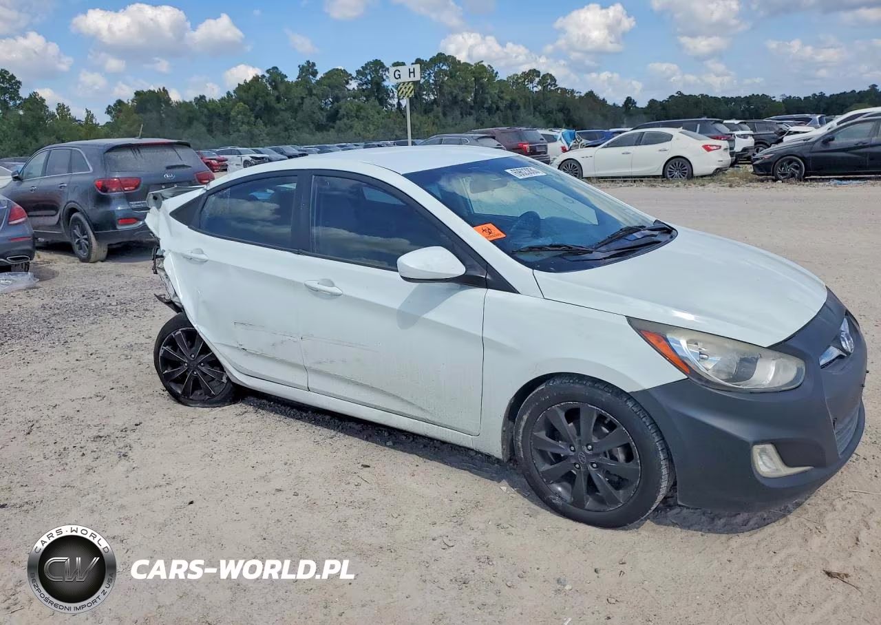 2013 Hyundai Accent Gls VIN:KMHCU4AE5DU572727 - 4