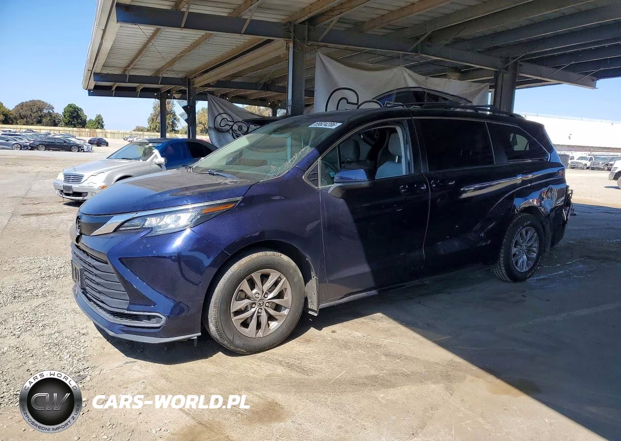 2022 Toyota Sienna Le