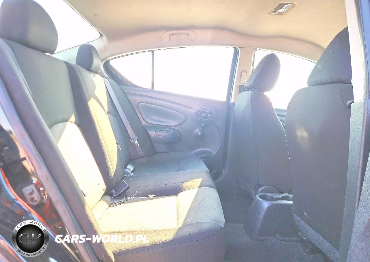 2018 Nissan Versa S Plus VIN:3N1CN7AP2JL866261 - 10