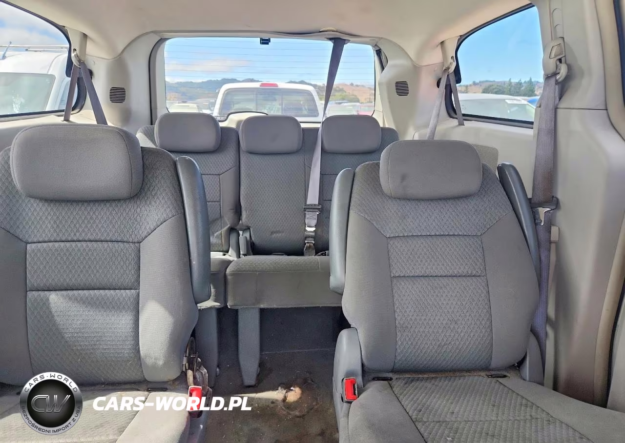 2010 Chrysler Town & Country Touring VIN:2A4RR5D12AR281667 - 10