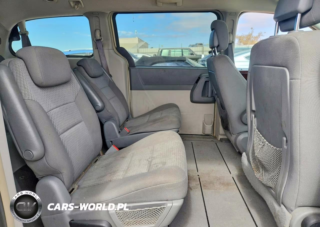 2010 Chrysler Town & Country Touring VIN:2A4RR5D12AR281667 - 11