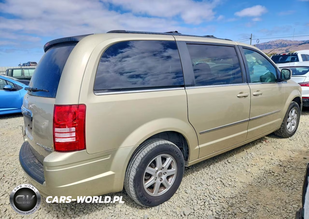 2010 Chrysler Town & Country Touring VIN:2A4RR5D12AR281667 - 3