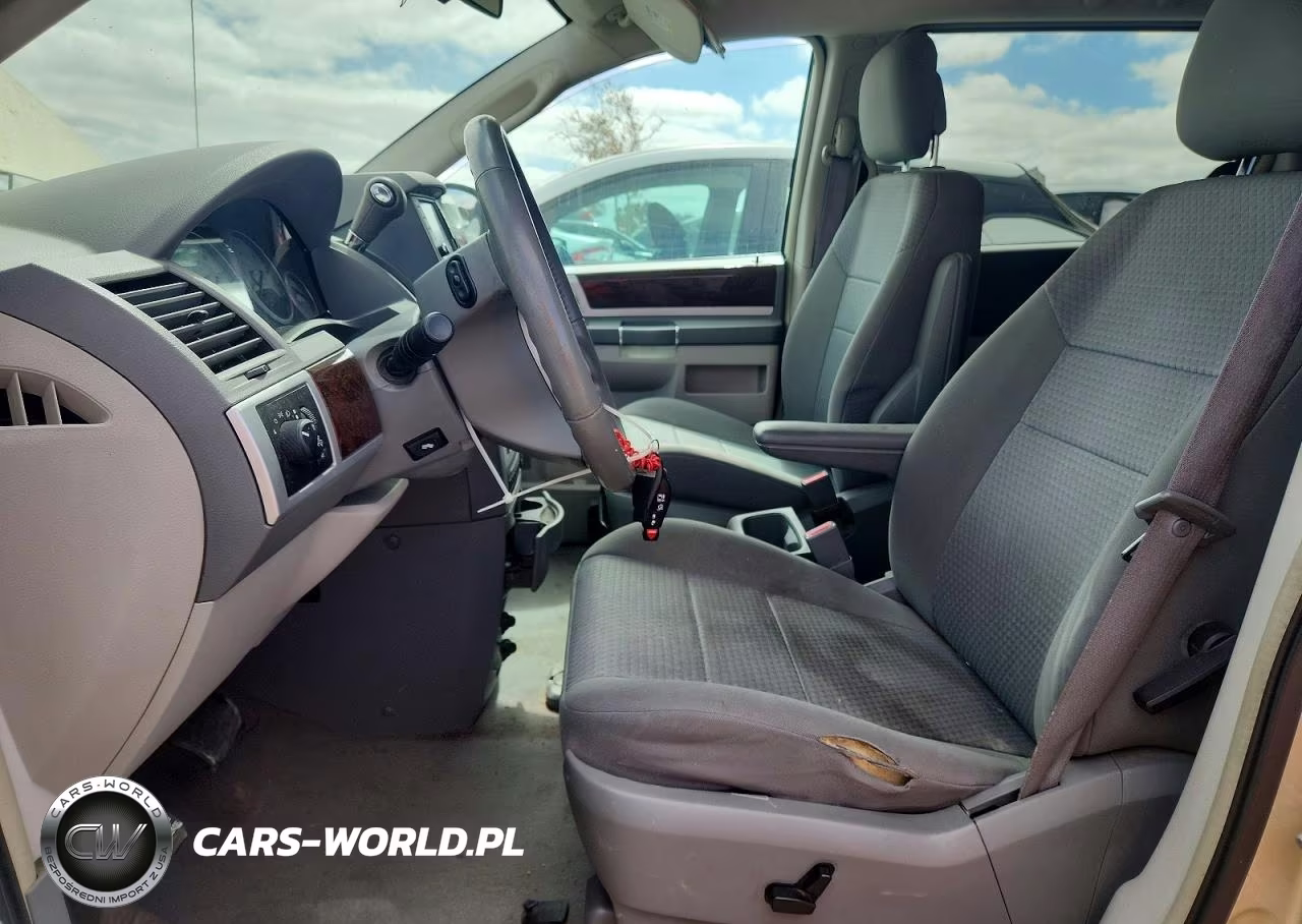 2010 Chrysler Town & Country Touring VIN:2A4RR5D12AR281667 - 7
