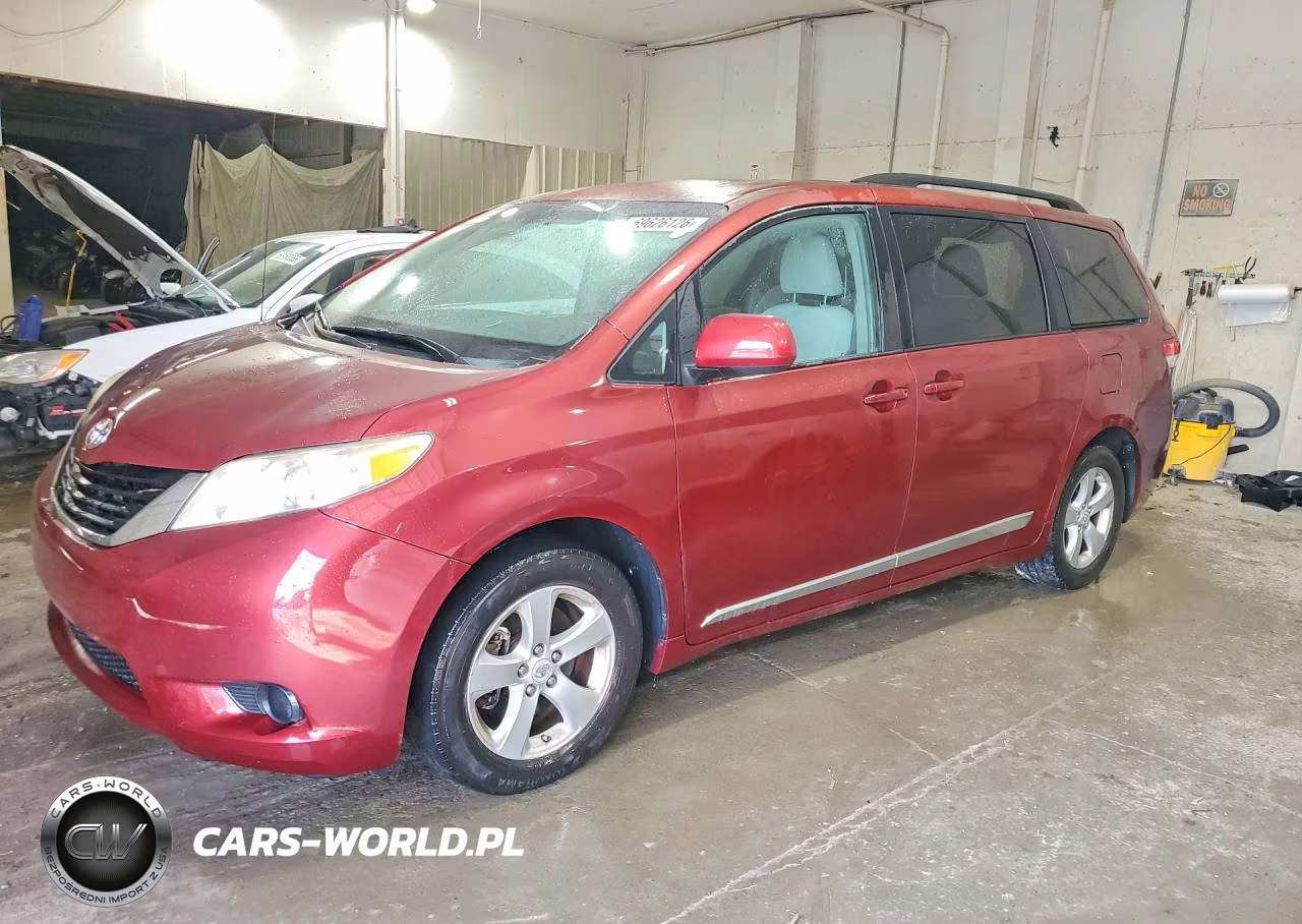 2012 Toyota Sienna Le VIN:5TDKK3DCXCS224841 - 1
