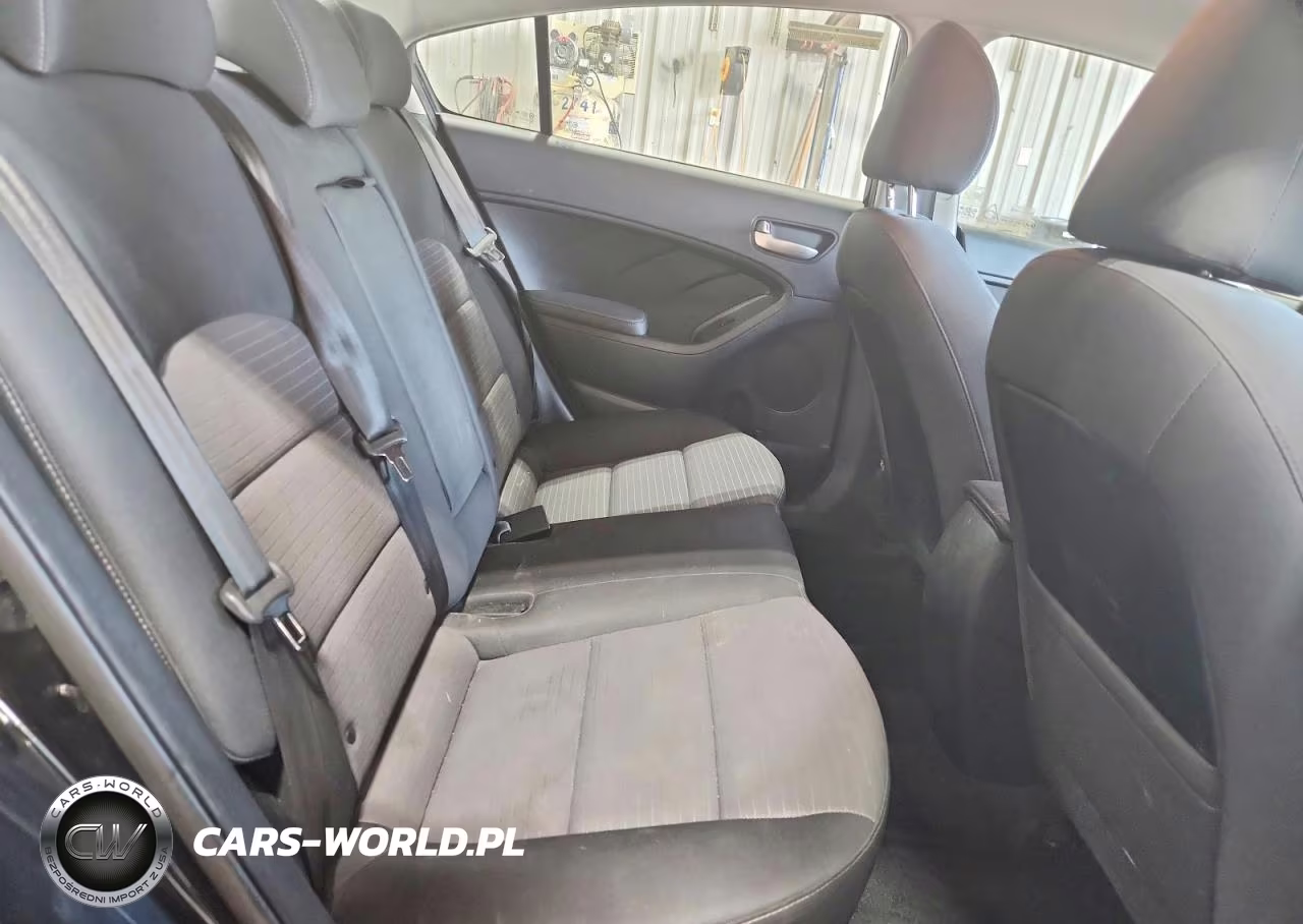 2018 Kia Forte Lx VIN:3KPFL4A76JE190836 - 10