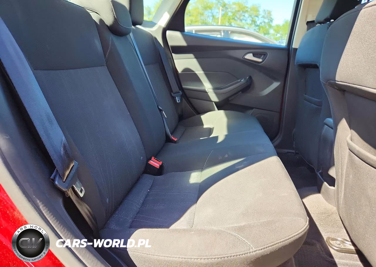 2017 Ford Focus Se VIN:1FADP3F2XHL326640 - 10