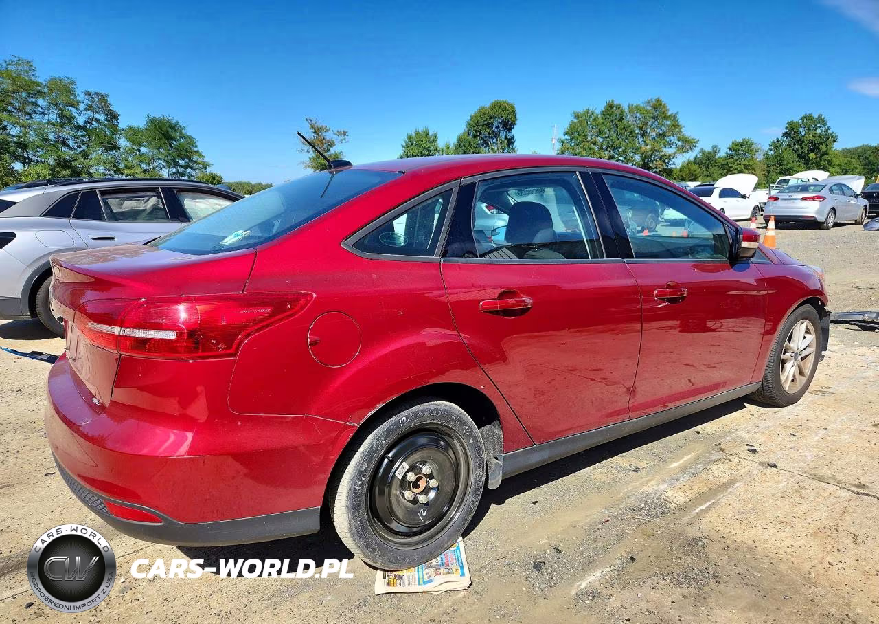 2017 Ford Focus Se VIN:1FADP3F2XHL326640 - 3