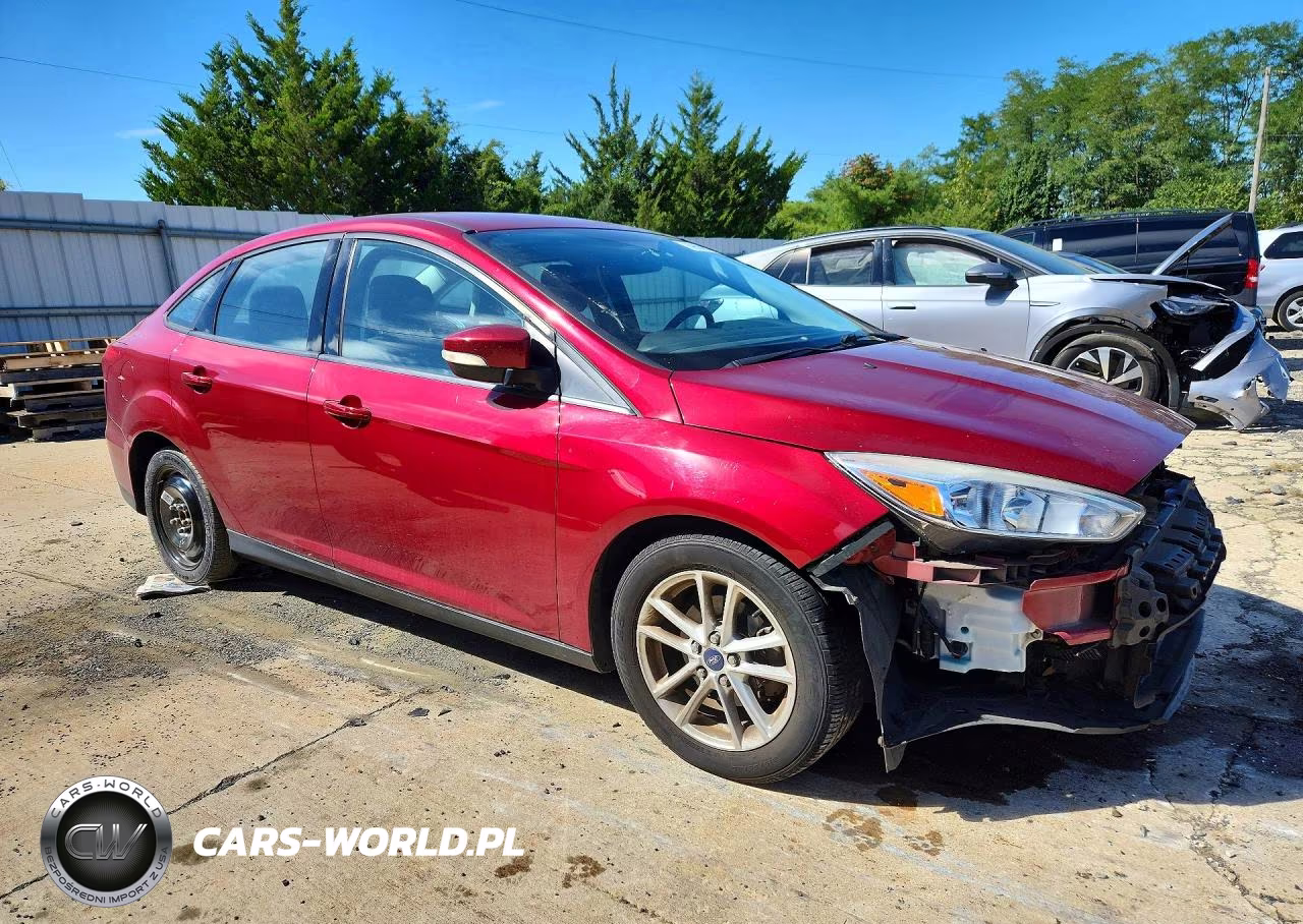 2017 Ford Focus Se VIN:1FADP3F2XHL326640 - 4