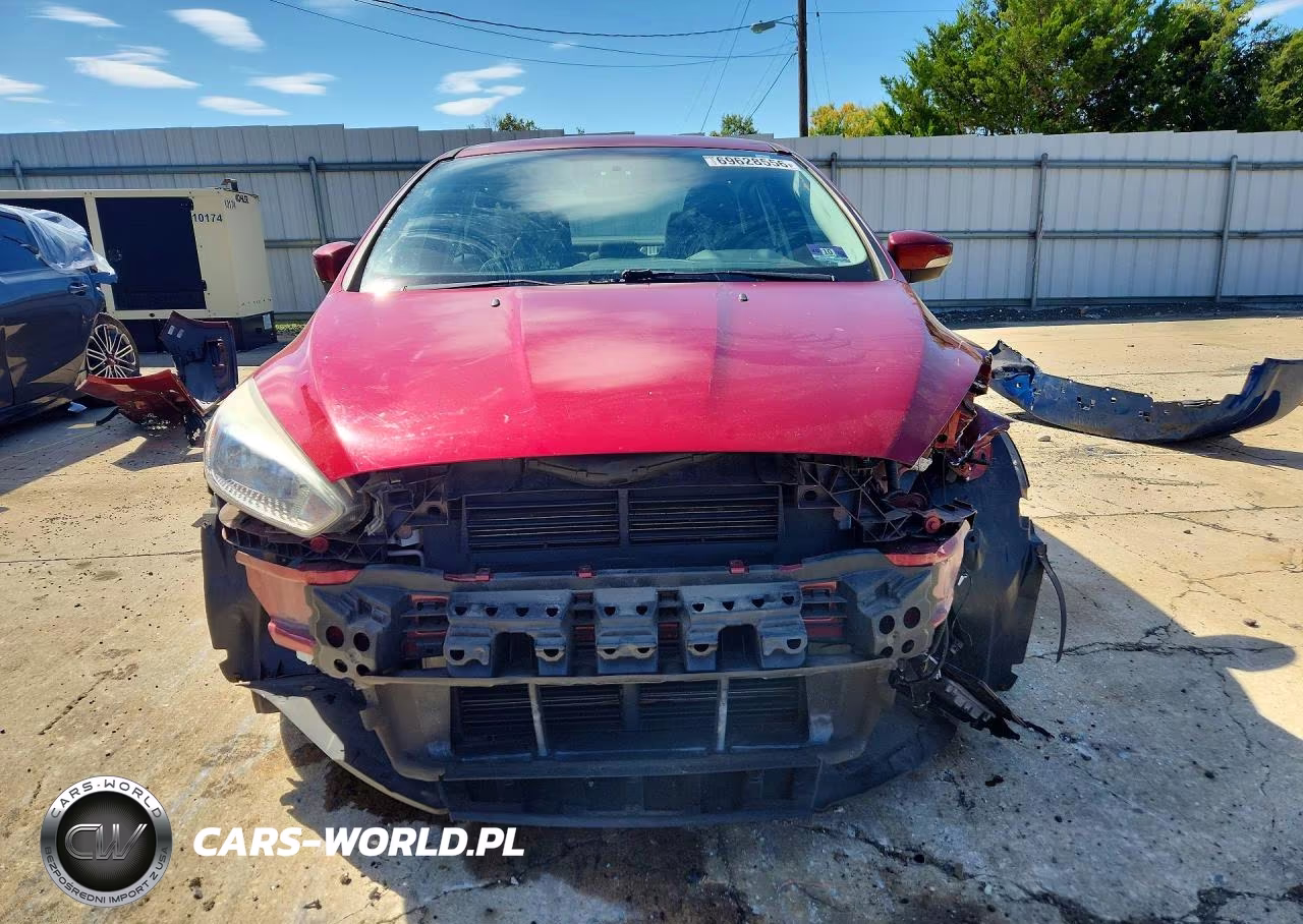 2017 Ford Focus Se VIN:1FADP3F2XHL326640 - 5