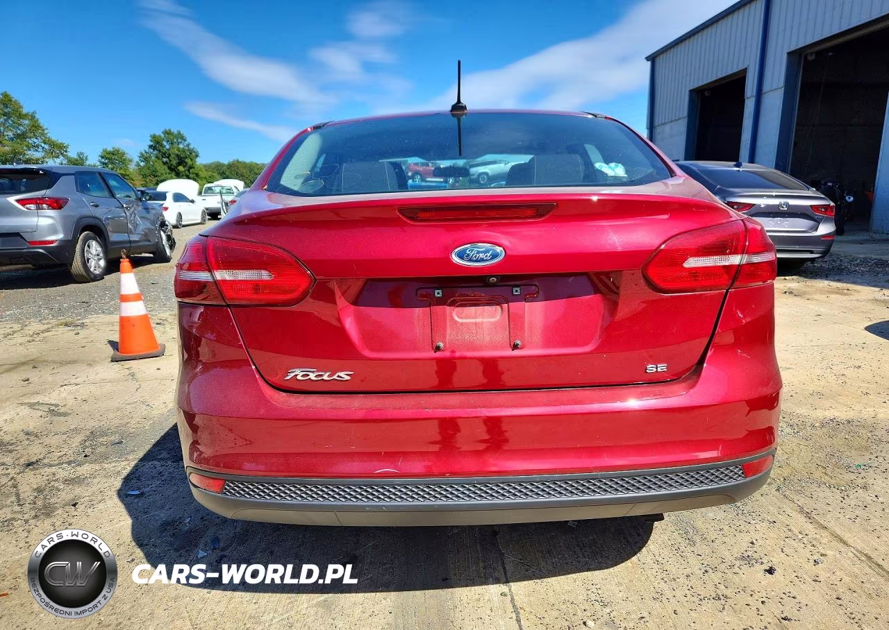 2017 Ford Focus Se VIN:1FADP3F2XHL326640 - 6