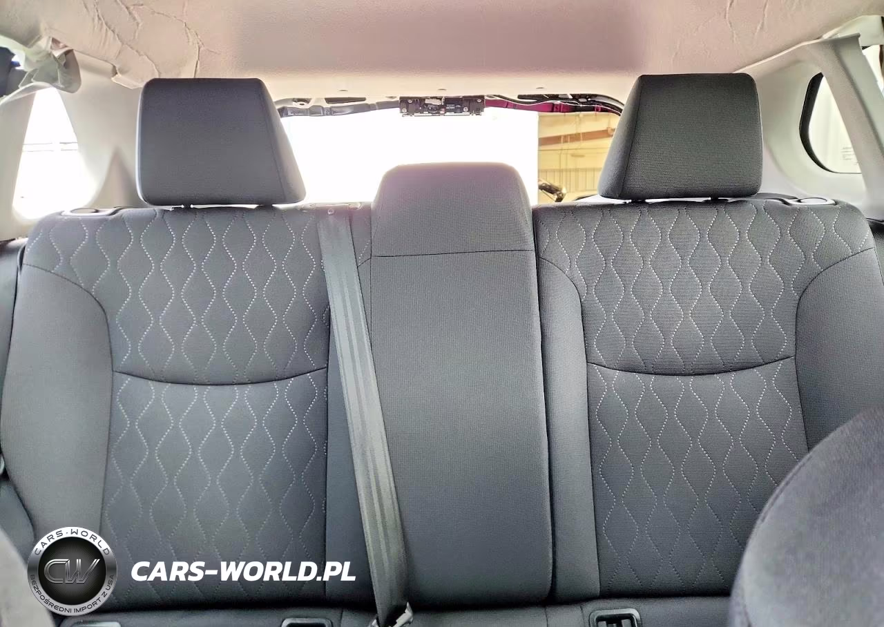 2026 Toyota Corolla Cross Le VIN:7MUCAABG8TV174240 - 10