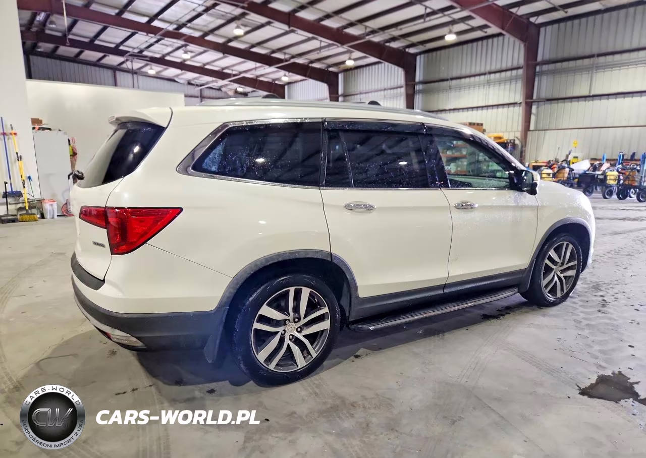 2017 Honda Pilot Touring VIN:5FNYF5H95HB026429 - 3