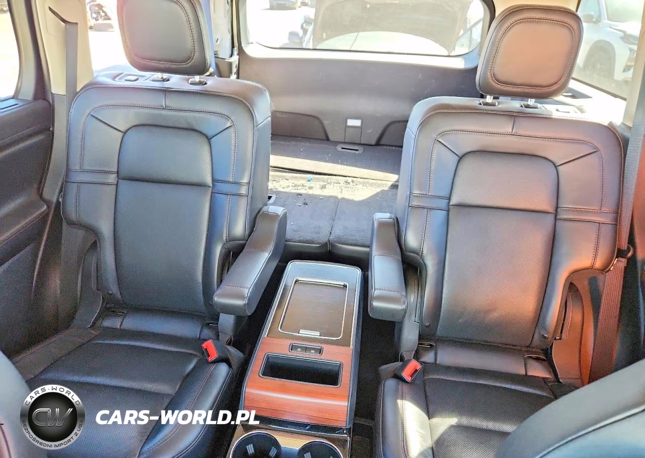 2022 Lincoln Aviator Reserve VIN:5LM5J7XCXNGL08229 - 10
