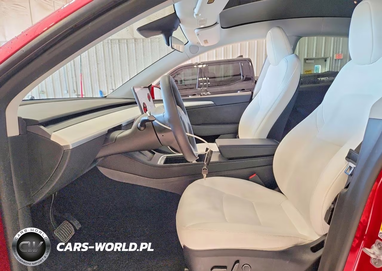 2023 Tesla Model Y VIN:7SAYGDEE2PF780222 - 7