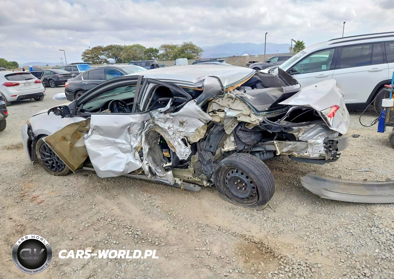 2018 Toyota Corolla Le VIN:2T1BURHE8JC972972 - 2