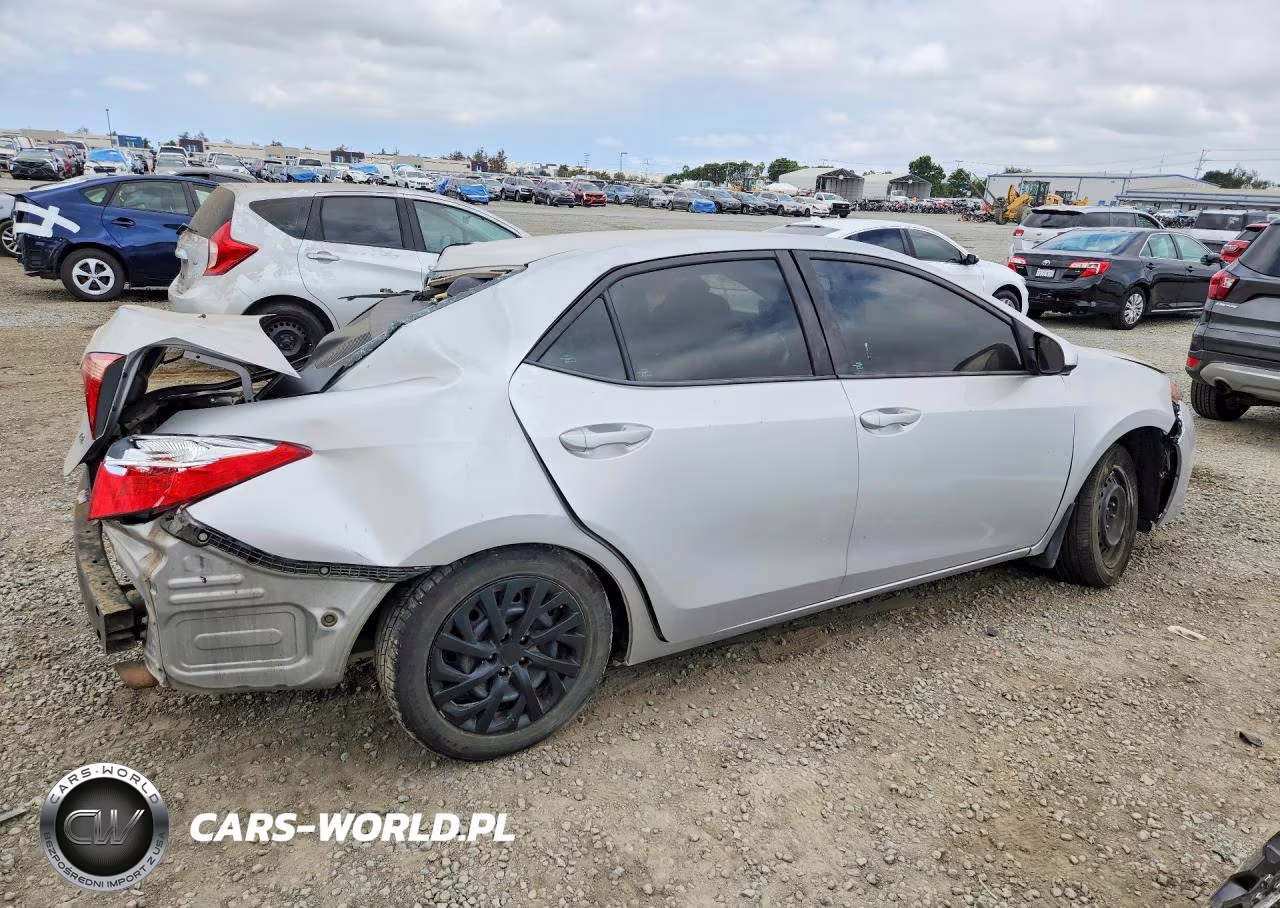 2018 Toyota Corolla Le VIN:2T1BURHE8JC972972 - 3