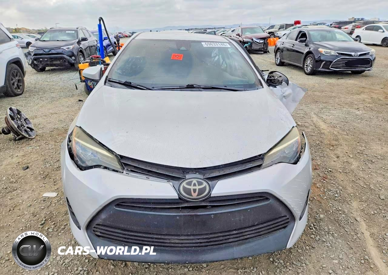 2018 Toyota Corolla Le VIN:2T1BURHE8JC972972 - 5