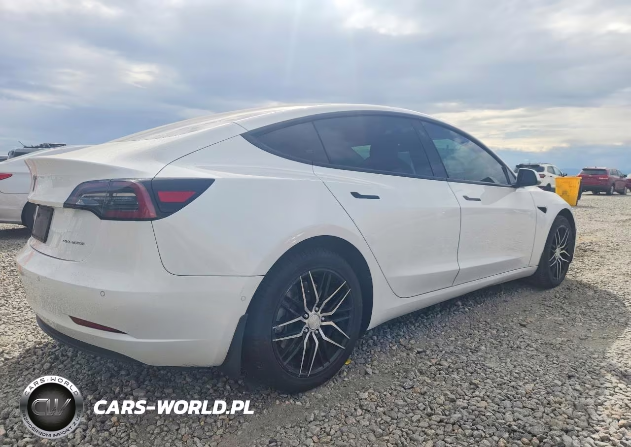2022 Tesla Model 3 VIN:5YJ3E1EB3NF132418 - 3