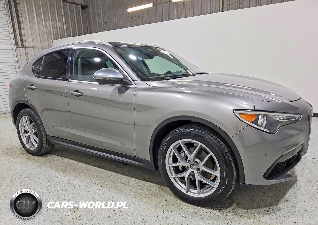 2018 Alfa Romeo Stelvio Ti VIN:ZASFAKBN6J7B98384 - 4