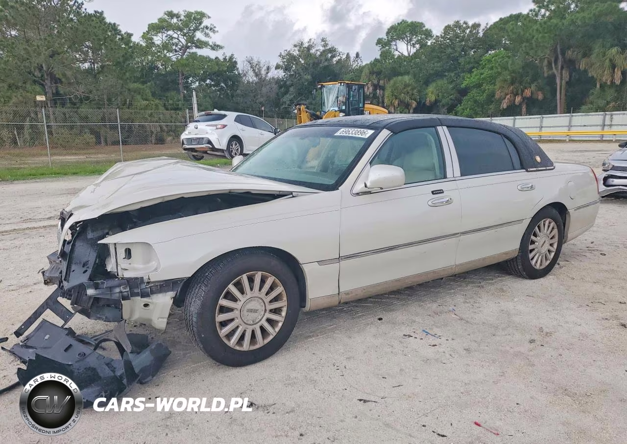 2004 Lincoln Town Car Executive
