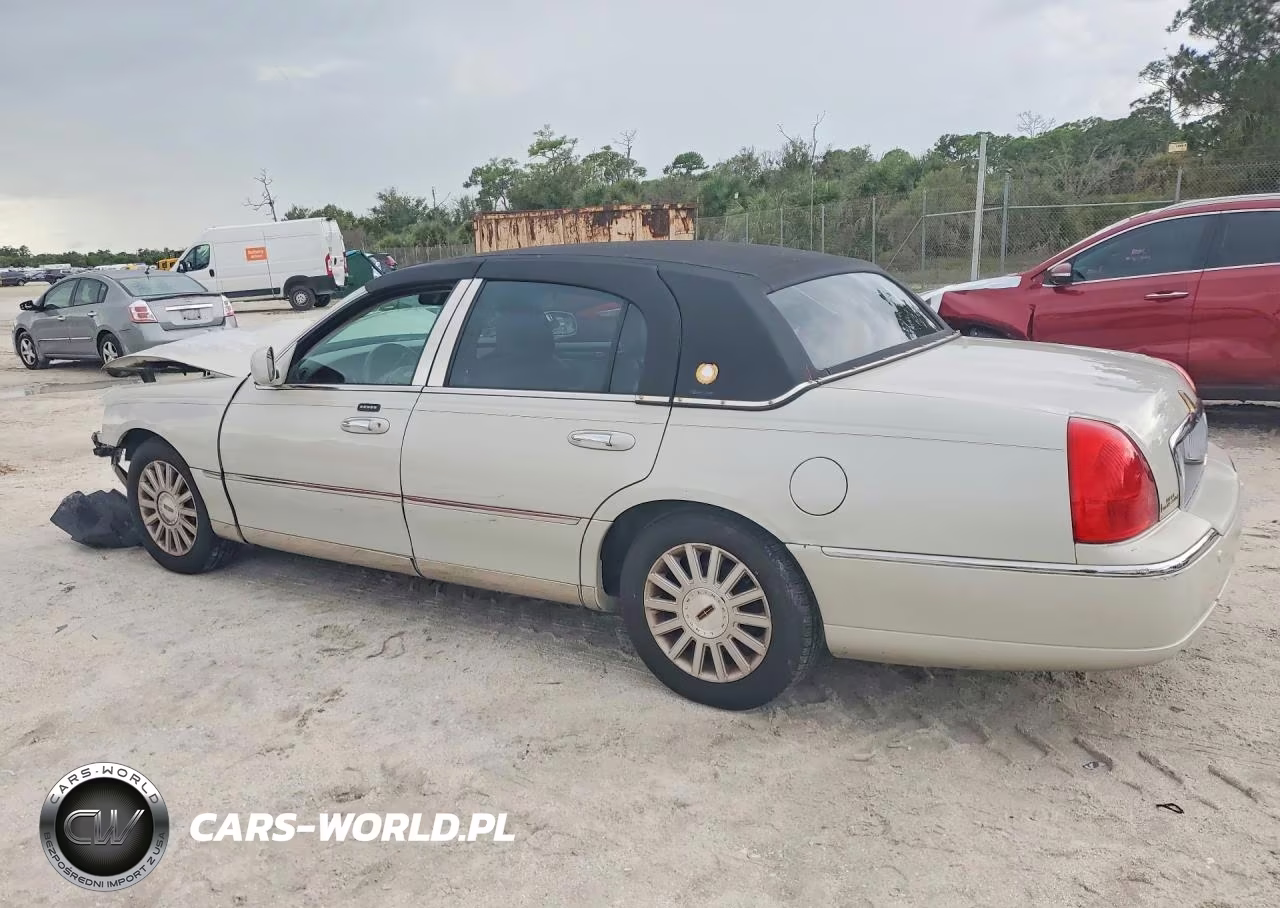 2004 Lincoln Town Car Executive VIN:1LNHM81W24Y678387 - 2