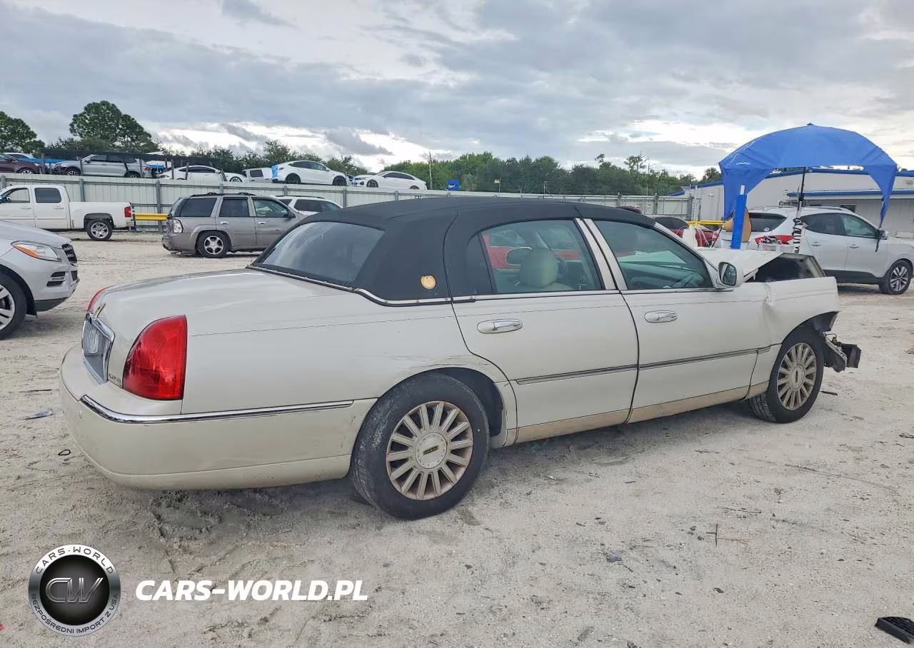 2004 Lincoln Town Car Executive VIN:1LNHM81W24Y678387 - 3