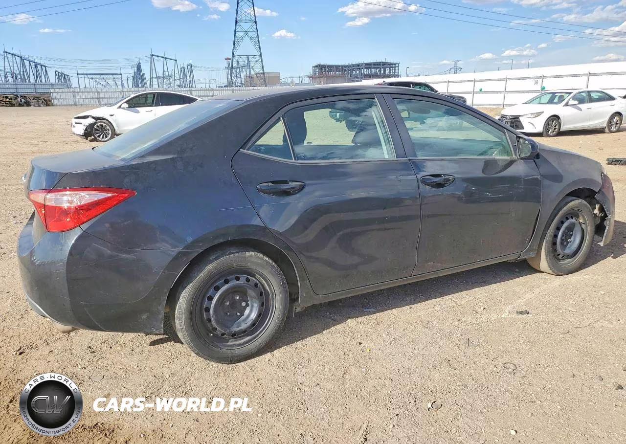 2018 Toyota Corolla Le VIN:5YFBURHE4JP833440 - 3