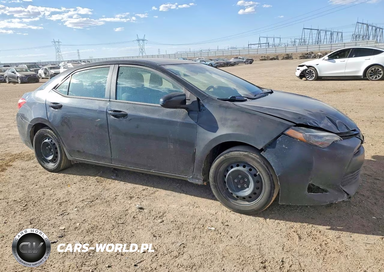 2018 Toyota Corolla Le VIN:5YFBURHE4JP833440 - 4