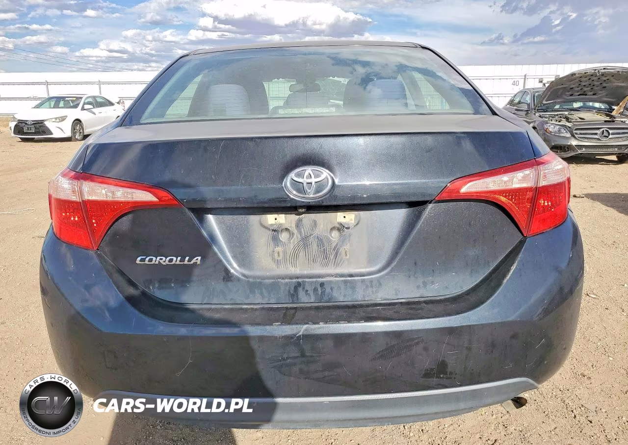 2018 Toyota Corolla Le VIN:5YFBURHE4JP833440 - 6