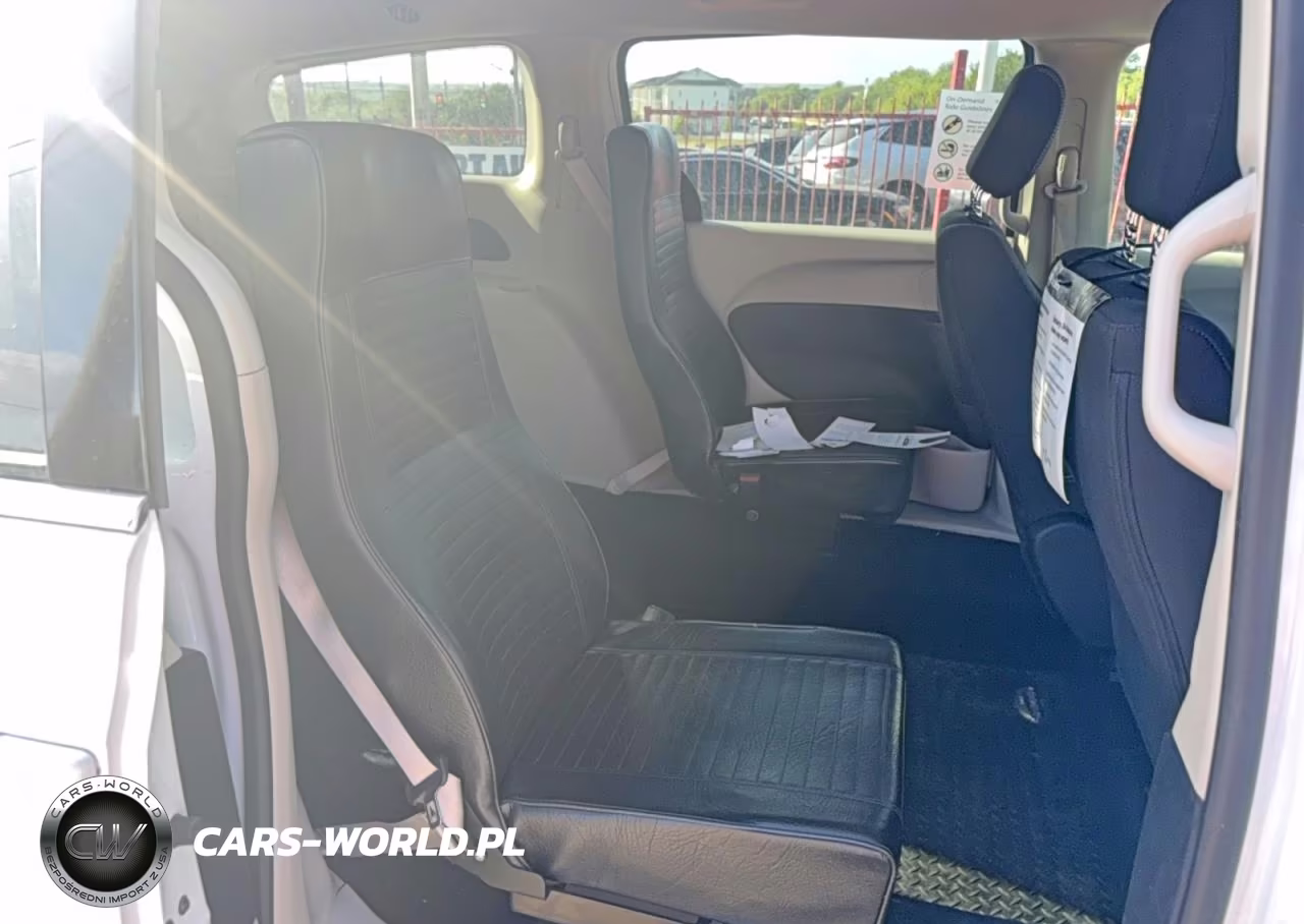 2022 Chrysler Voyager Lx VIN:2C4RC1CGXNR203889 - 6