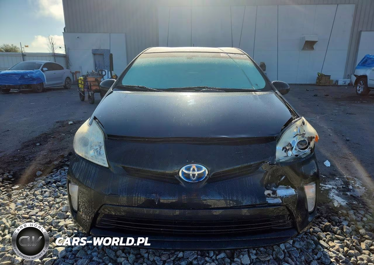 2015 Toyota Prius Two VIN:JTDKN3DU0F0409830 - 5
