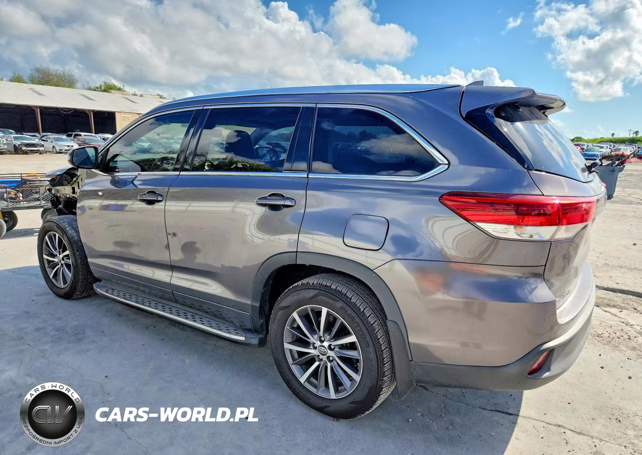 2017 Toyota Highlander Xle VIN:5TDKZRFH2HS518801 - 2