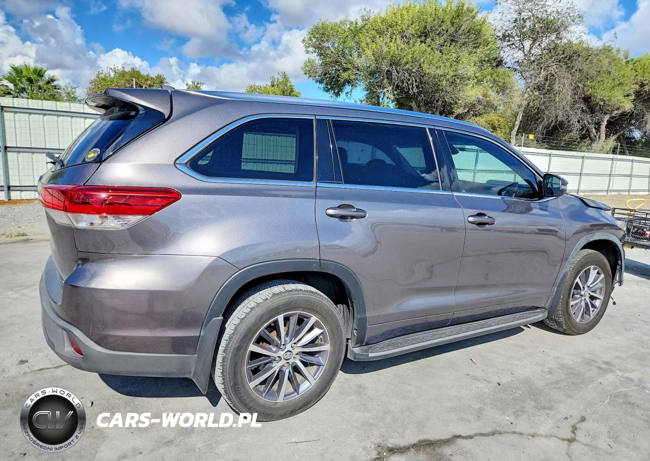 2017 Toyota Highlander Xle VIN:5TDKZRFH2HS518801 - 3