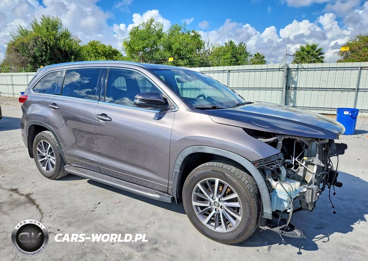 2017 Toyota Highlander Xle VIN:5TDKZRFH2HS518801 - 4