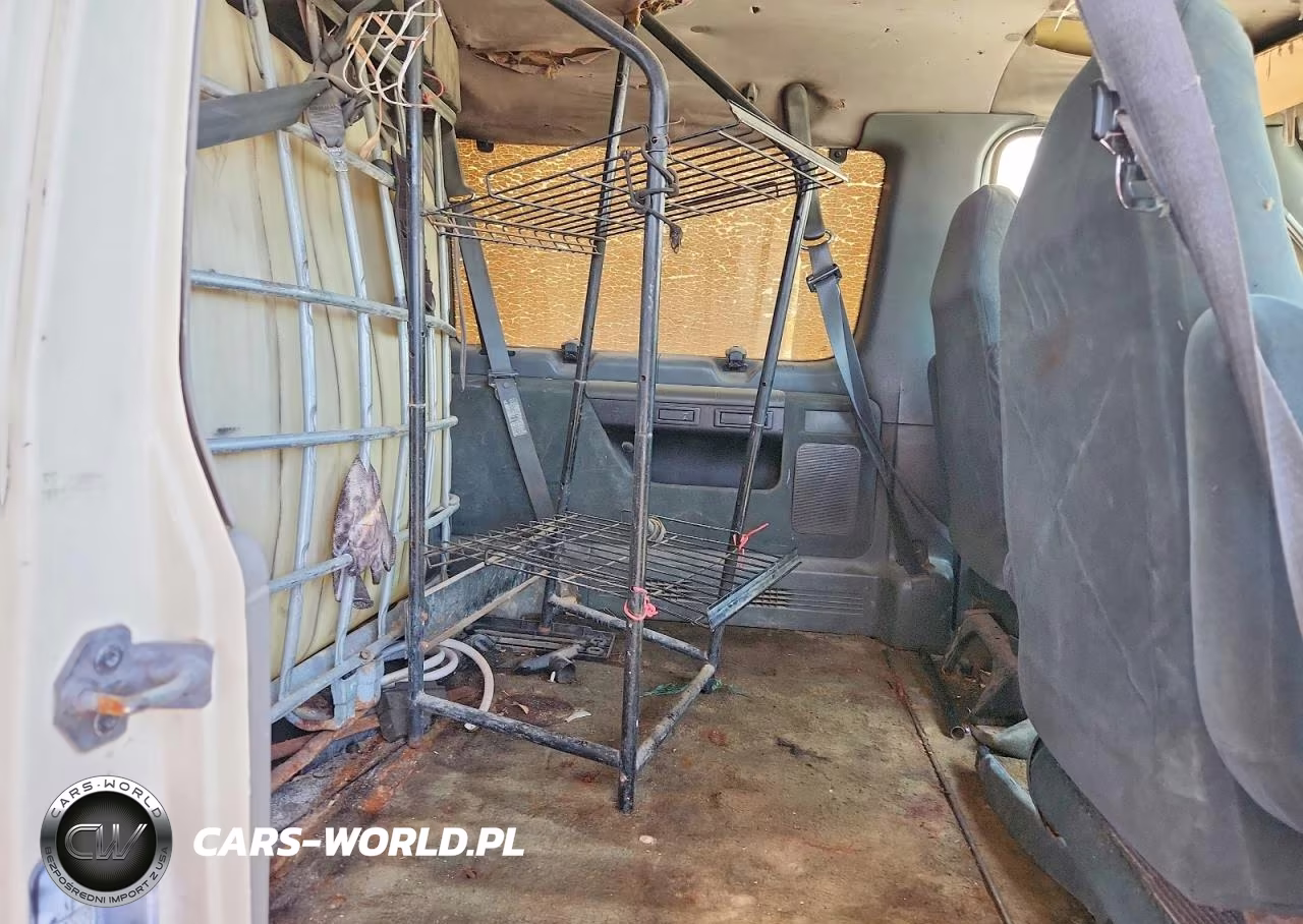 1995 Ford Econo E150 VIN:1FBHE31H2SHA13240 - 11