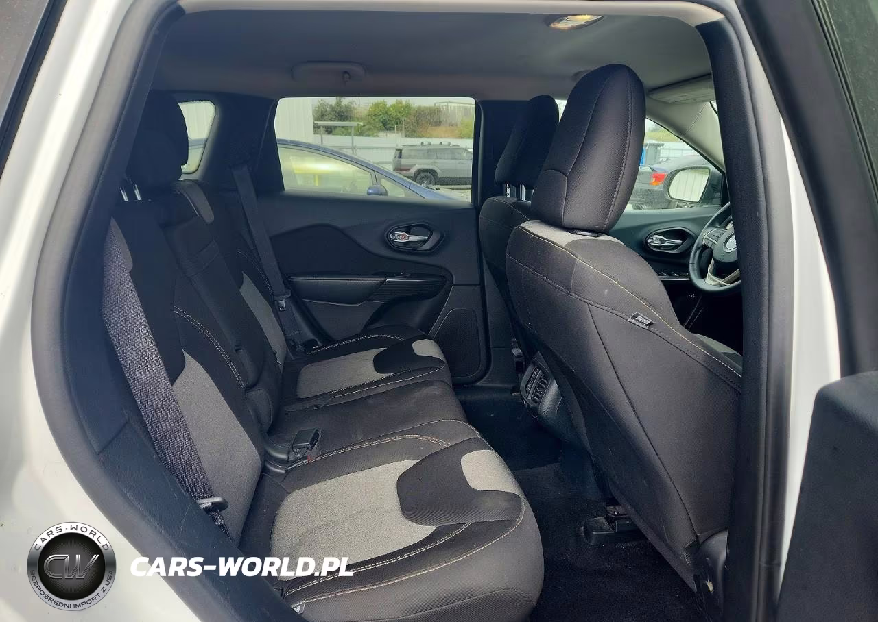 2016 Jeep Cherokee Sport VIN:1C4PJMAB6GW157011 - 10