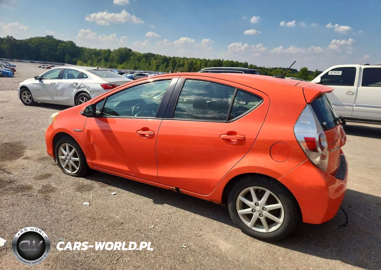2013 Toyota Prius C VIN:JTDKDTB30D1045851 - 2