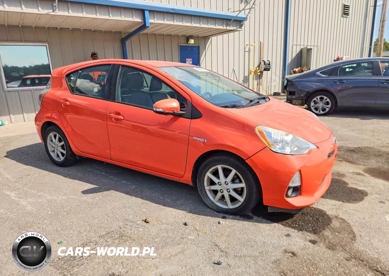 2013 Toyota Prius C VIN:JTDKDTB30D1045851 - 4