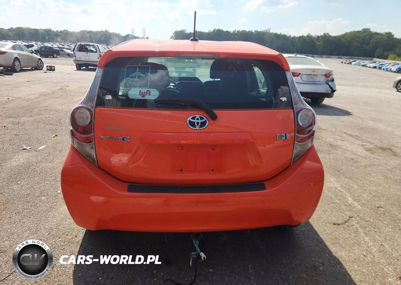 2013 Toyota Prius C VIN:JTDKDTB30D1045851 - 6