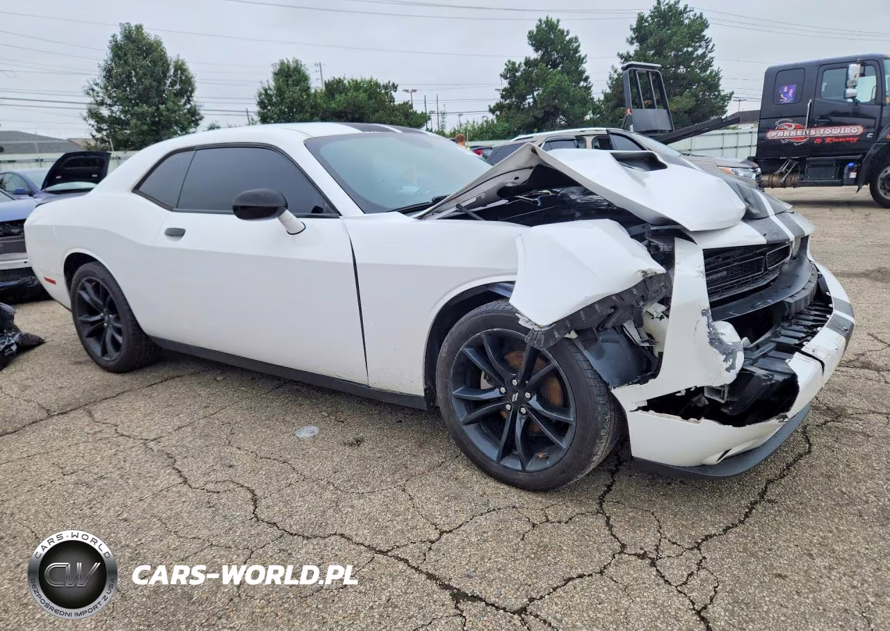 2018 Dodge Challenger Sxt VIN:2C3CDZAG7JH171962 - 4