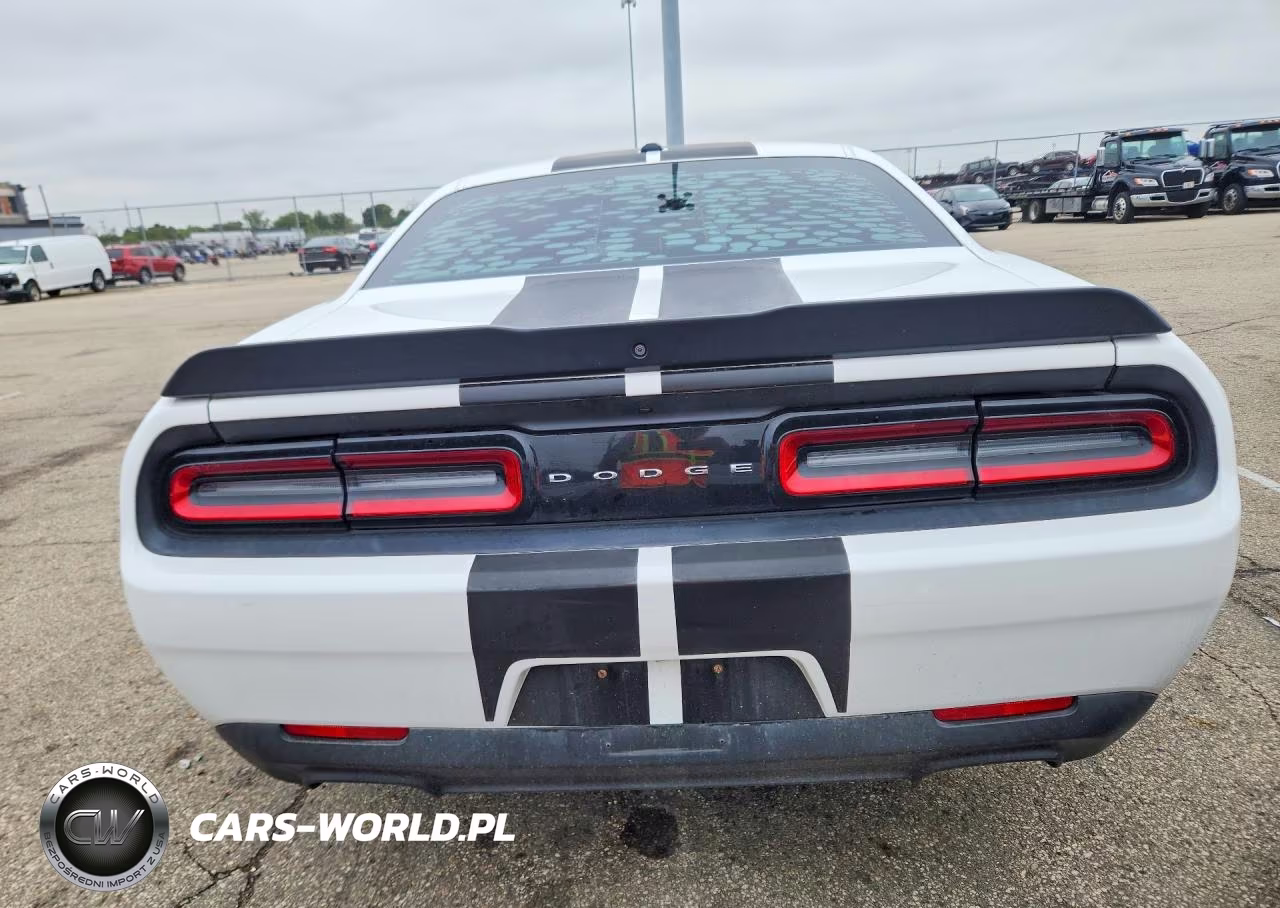 2018 Dodge Challenger Sxt VIN:2C3CDZAG7JH171962 - 6