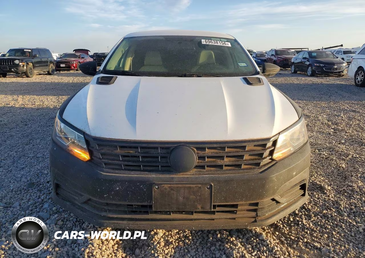2017 Volkswagen Passat S VIN:1VWAT7A39HC041585 - 5