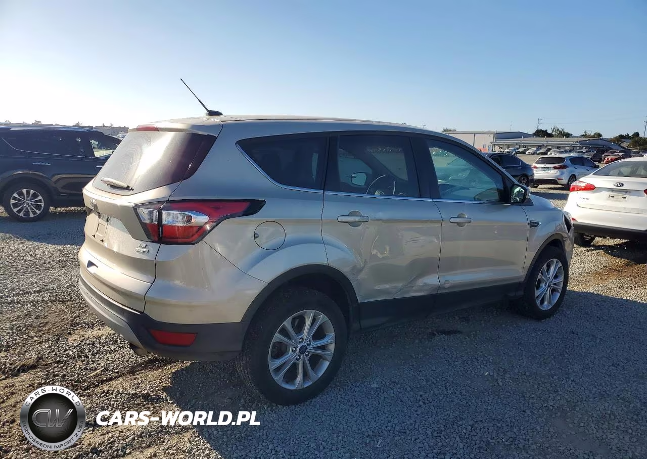 2017 Ford Escape Se VIN:1FMCU9GD2HUF05469 - 3