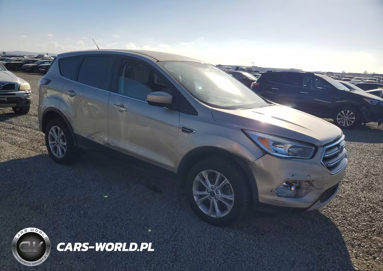2017 Ford Escape Se VIN:1FMCU9GD2HUF05469 - 4