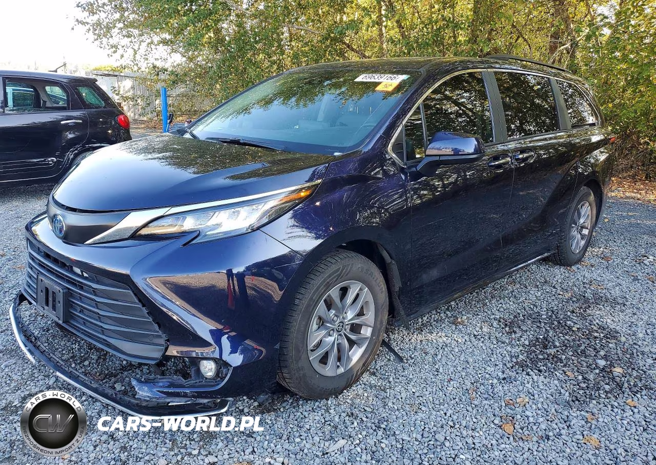 2022 Toyota Sienna Xle