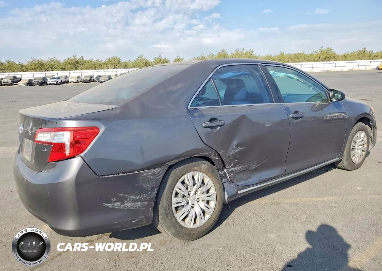 2014 Toyota Camry Le VIN:4T4BF1FKXER385252 - 3