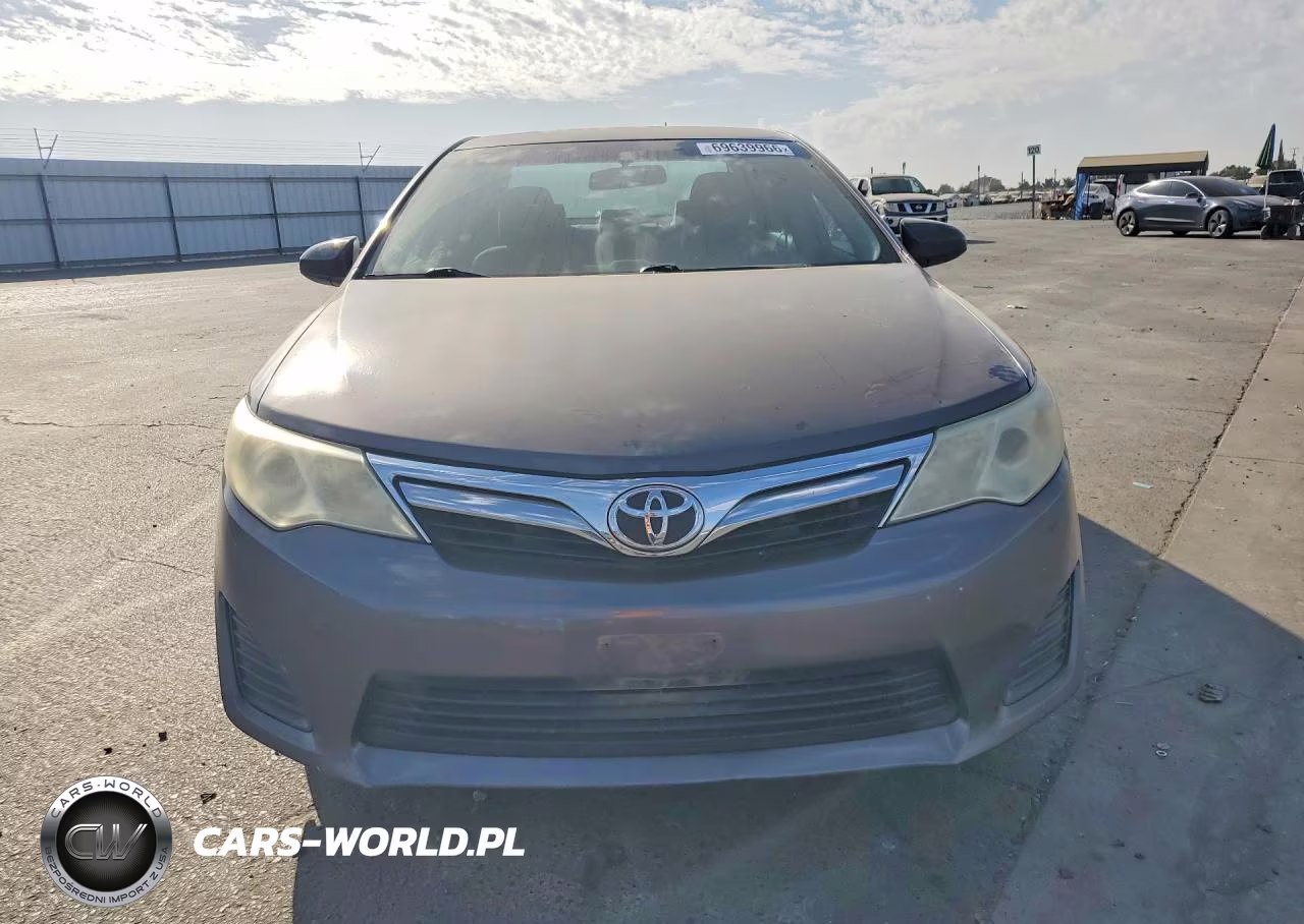 2014 Toyota Camry Le VIN:4T4BF1FKXER385252 - 5