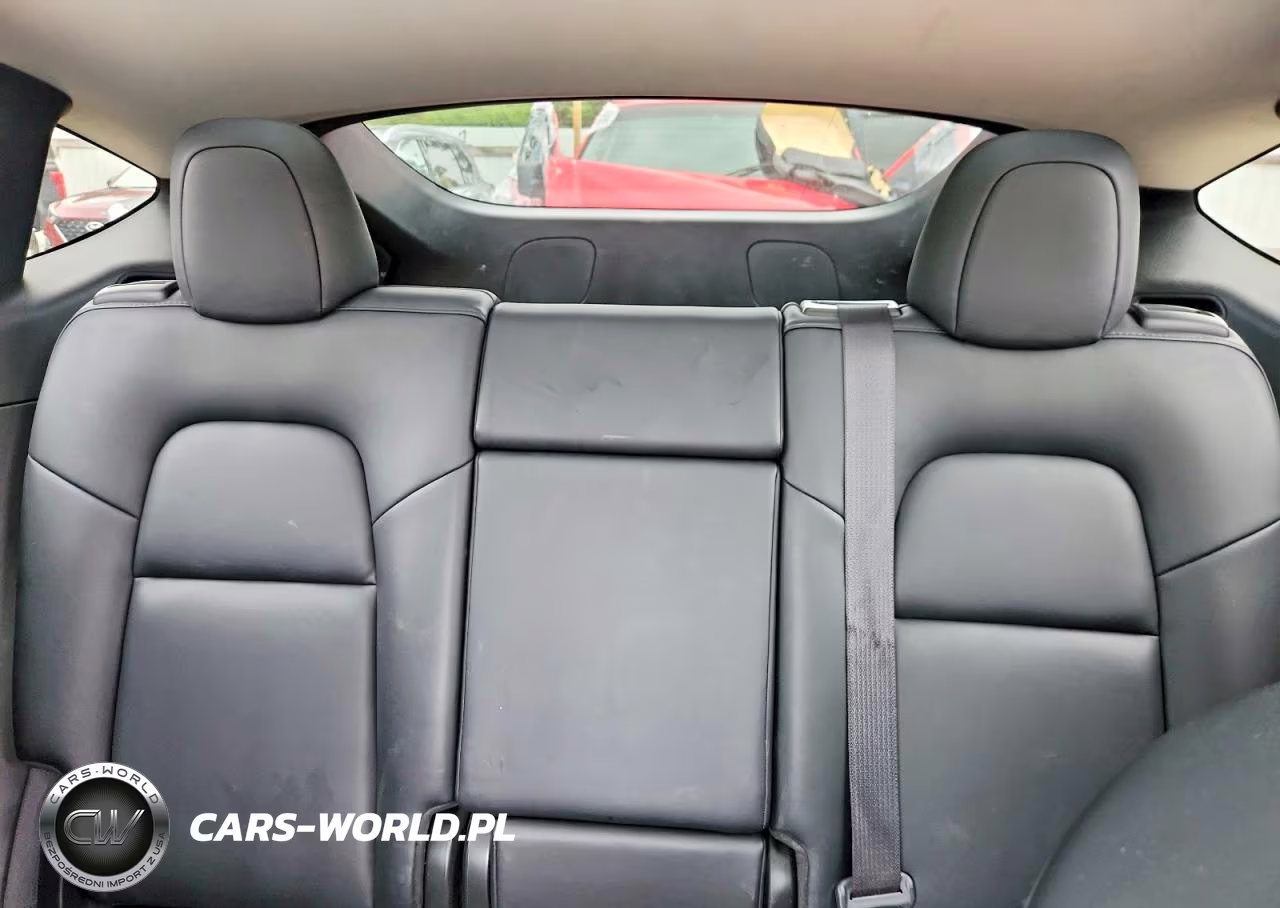 2020 Tesla Model Y VIN:5YJYGDEF8LF033725 - 10