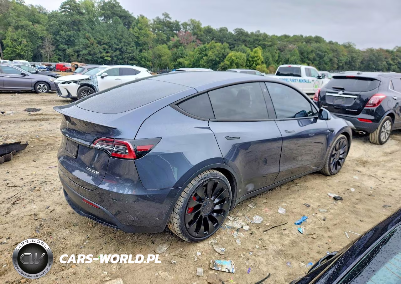 2020 Tesla Model Y VIN:5YJYGDEF8LF033725 - 3