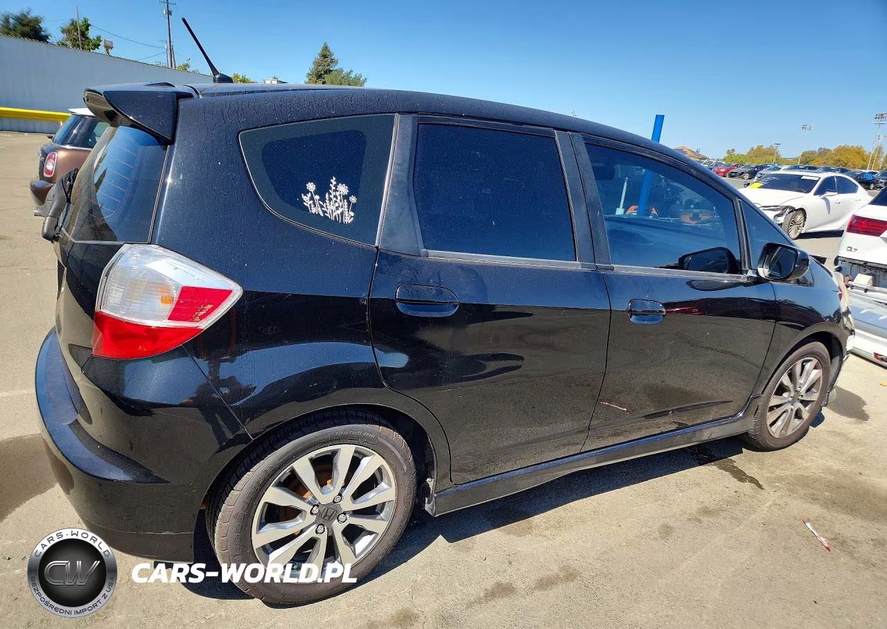 2012 Honda Fit Sport VIN:JHMGE8H55CC012080 - 3